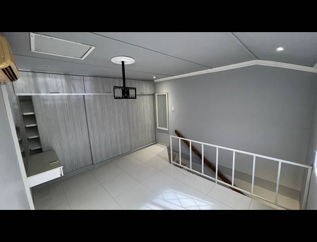 1 BEDROOM APARTMENT FOR SALE IN ESSENWOOD